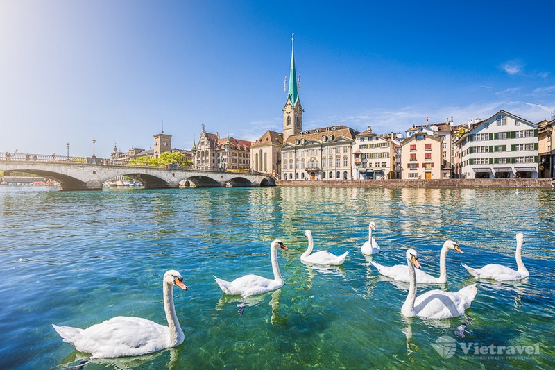 Thông tin của tour: Tây Âu: Pháp - Bỉ - Hà Lan - Luxembourg - Thụy Sĩ - Đức (Khu đồng quê cối xay gió Zaanse Schans)