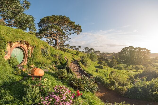 Tour information: New Zealand: Auckland  - Taupo - Rotorua - Matamata - Hamilton 