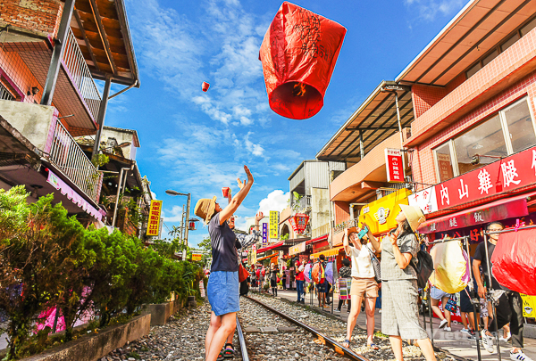 Tour information: Cao Hùng - Đài Nam - Đài Trung - Đài Bắc 